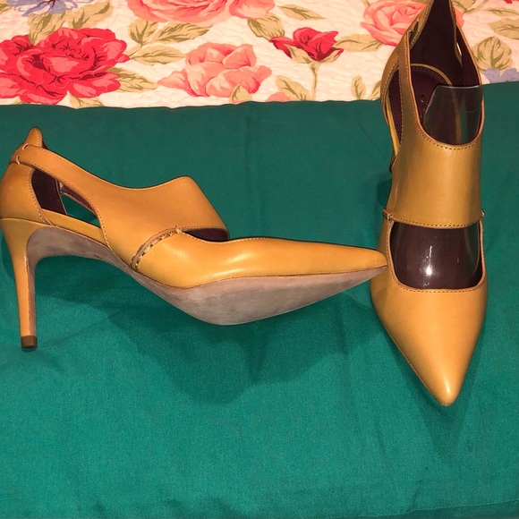 NWOT Authentic COACH NEW YORK LEATHER HEELS sz 7 - Picture 1 of 6